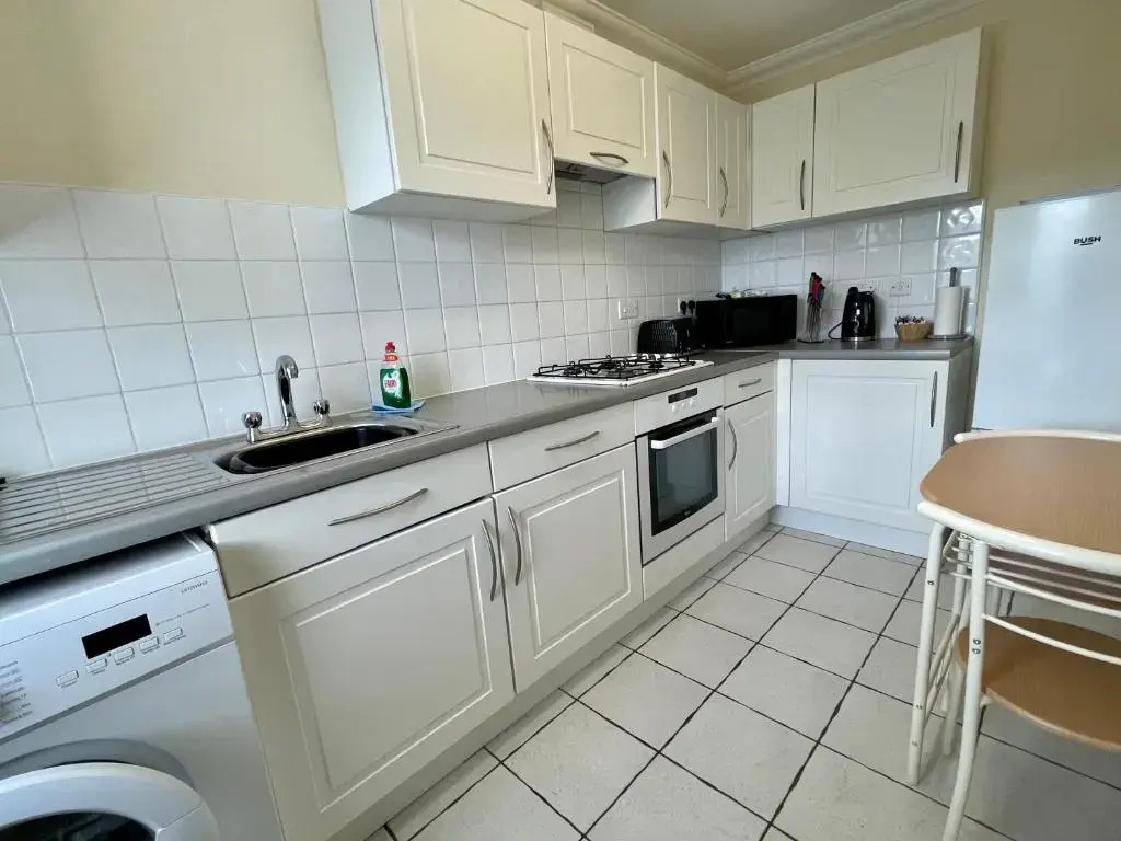 St Margarets House - Modern - 3 Bed Townhouse - Parking - Marvello Properties