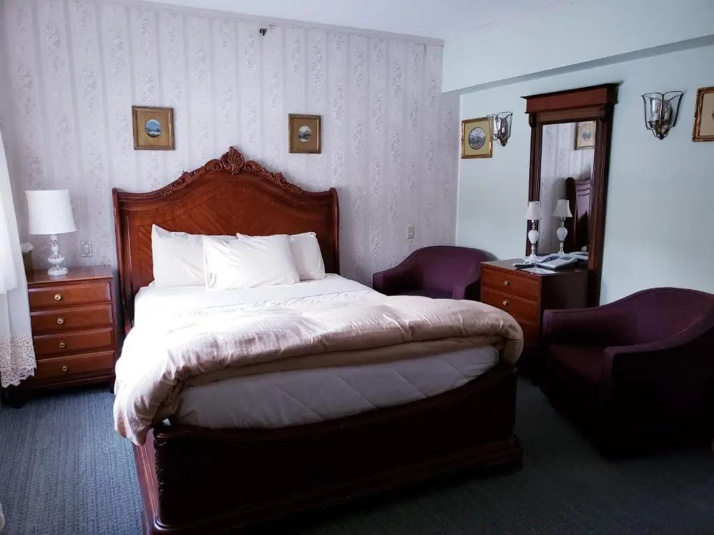 Lowell Inn