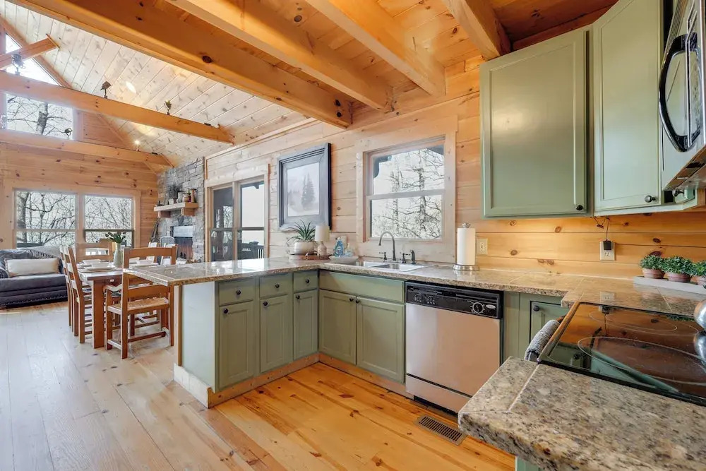 Luxe Mtn-view Cabin w/ Resort Perks in Jasper!