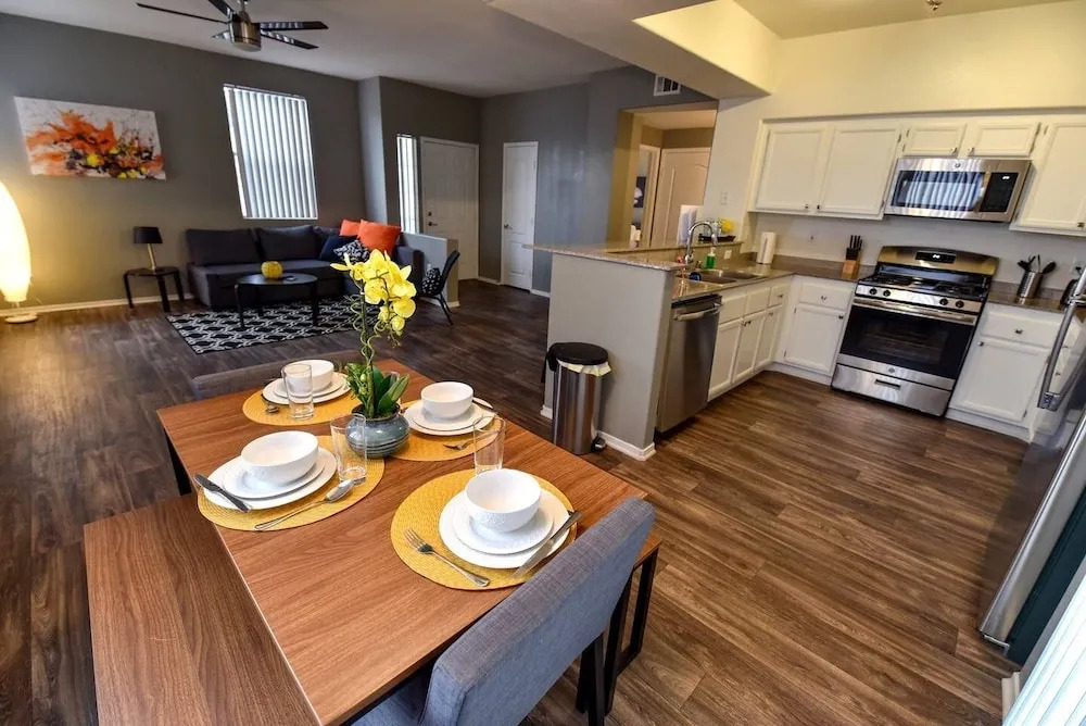 Safe, Quiet & Gorgeous Home 15 Minutes to Strip!