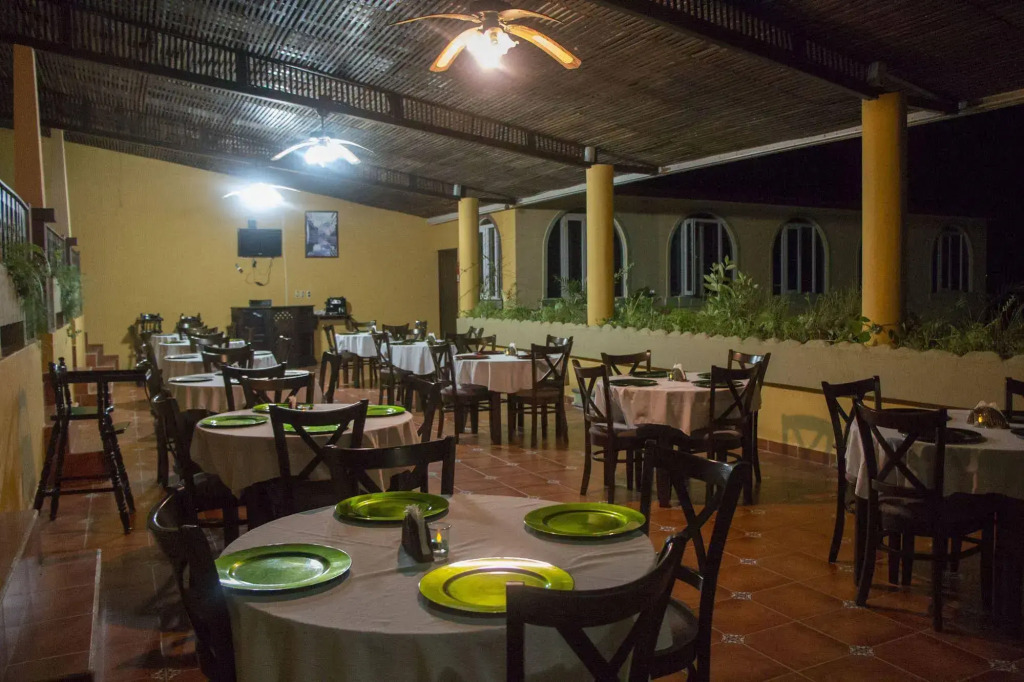 Ribiera del Lago Peten Itza