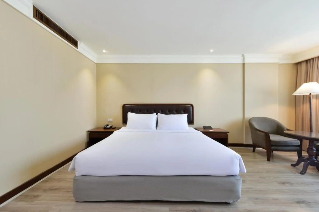 Twin Towers Hotel