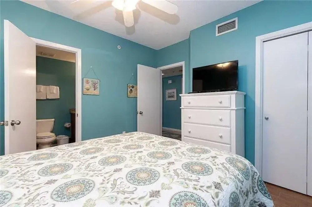 Phoenix X 206 - 3 Br condo by RedAwning