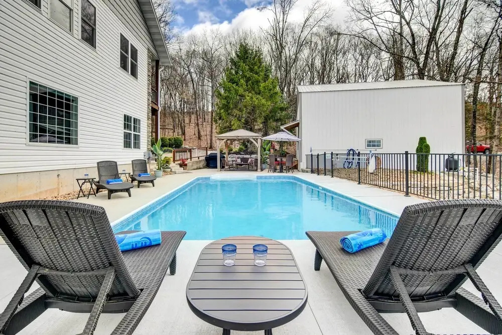 Hot Tub and Game Room! Secluded Branson Escape