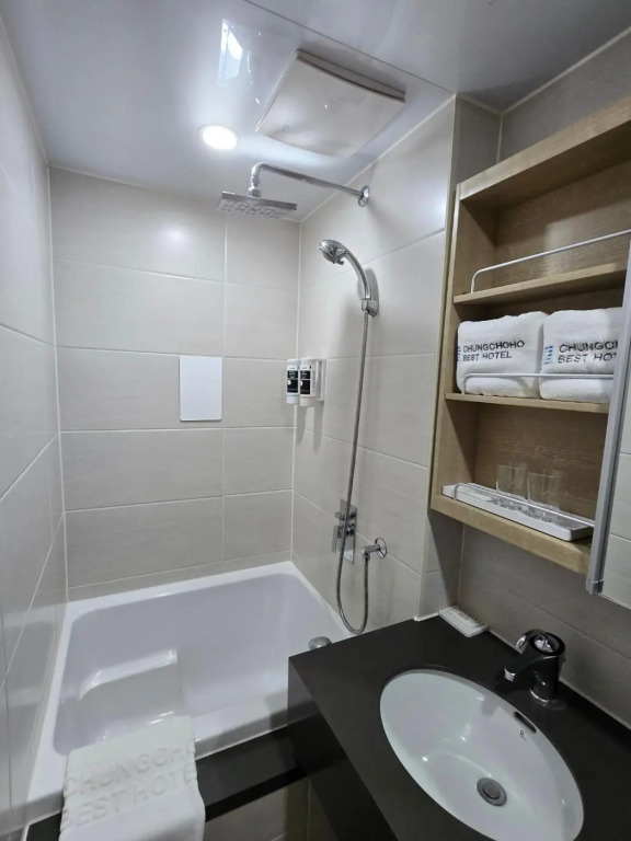 Chungchoho Best Hotel
