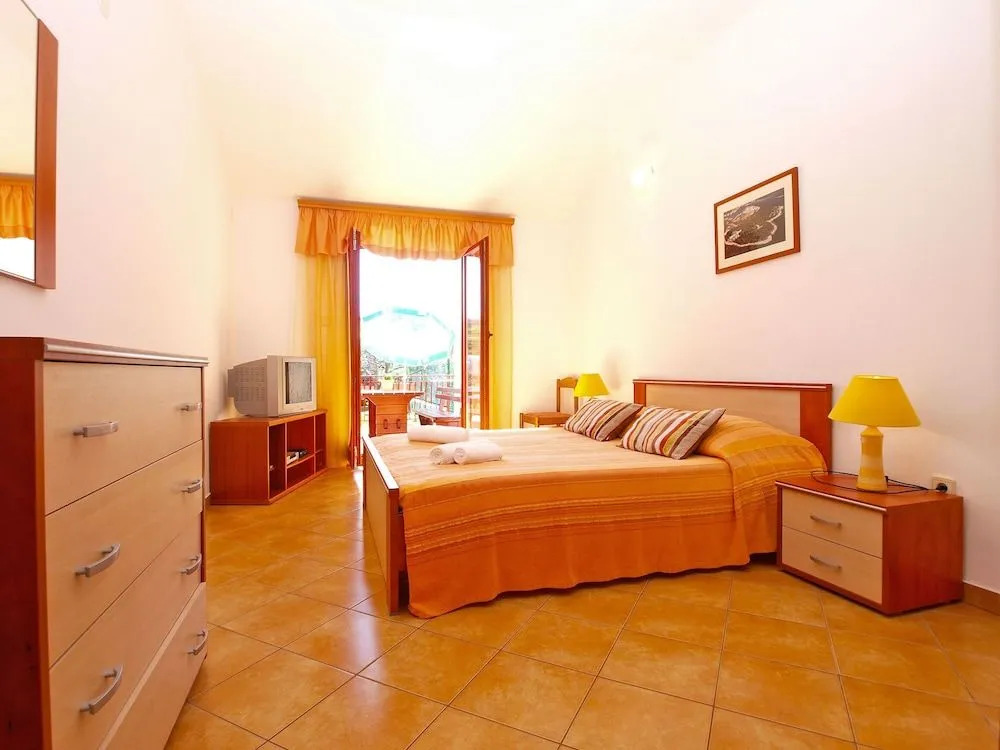 Apartment 1305