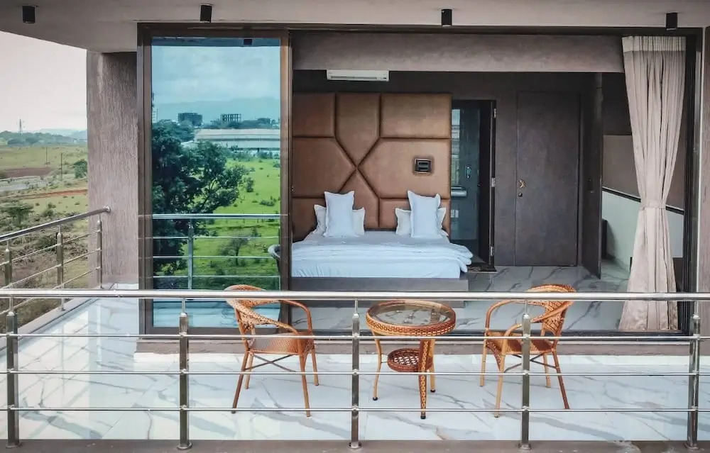 6bhk Pearl Drops Villa Igatpuri Heated Pool