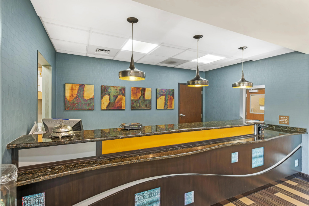 Best Western Plus Chain of Lakes Inn & Suites