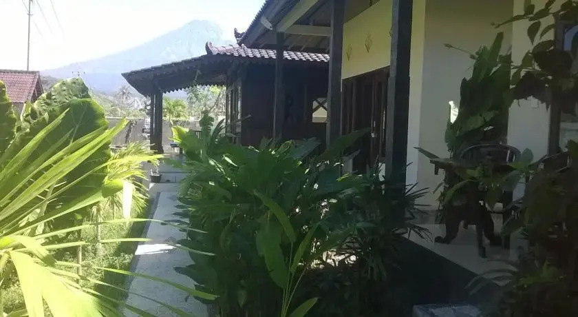 Dillons Bungalows and Restaurant