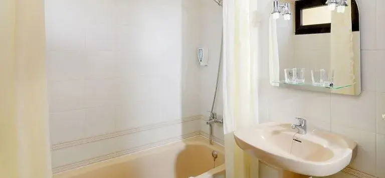 Paradise Court Suites