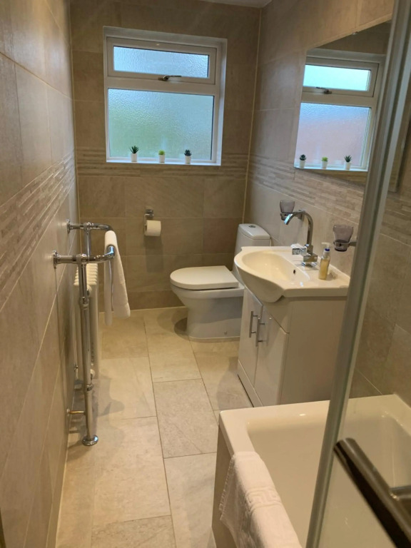 Rodsley - 2 bed Gateshead flat in central location free parking close to Saltwell Park free WIFI and Netflix