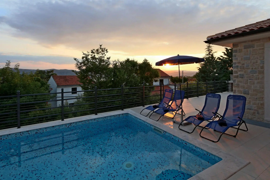 Lurda in Linardići with 4 bedrooms and 2 bathrooms