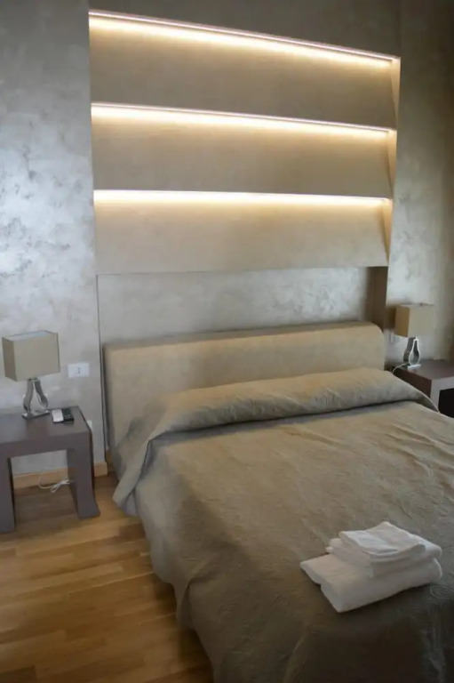 B&B Jolie center