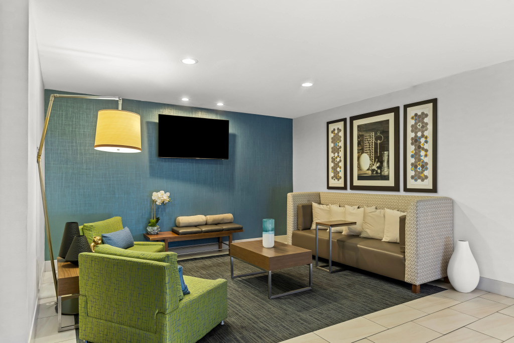 Holiday Inn Express Hotel & Suites Savannah Midtown by IHG