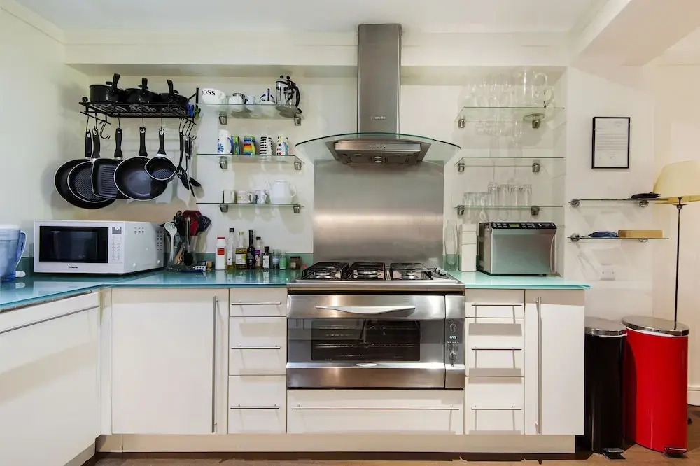 Prestigious Putney home by the River Thames