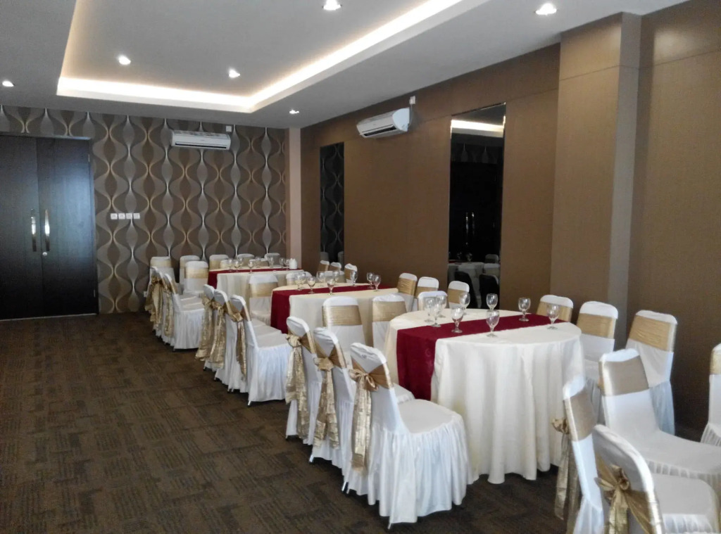 Viva Hotel Kediri, Azana Hotels Collection