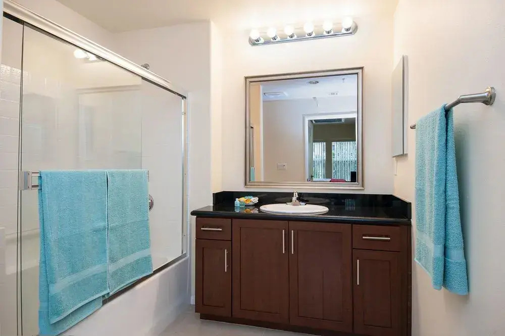 Sunshine Suites at 909 West Temple Street