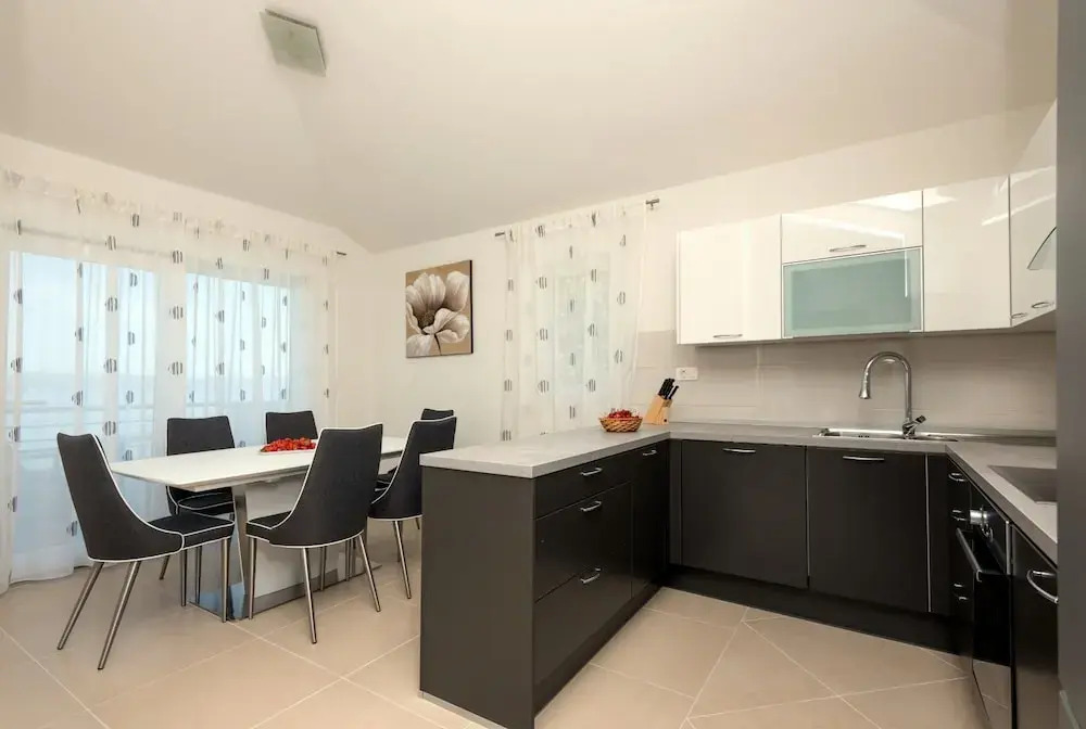 Apartments Mladen