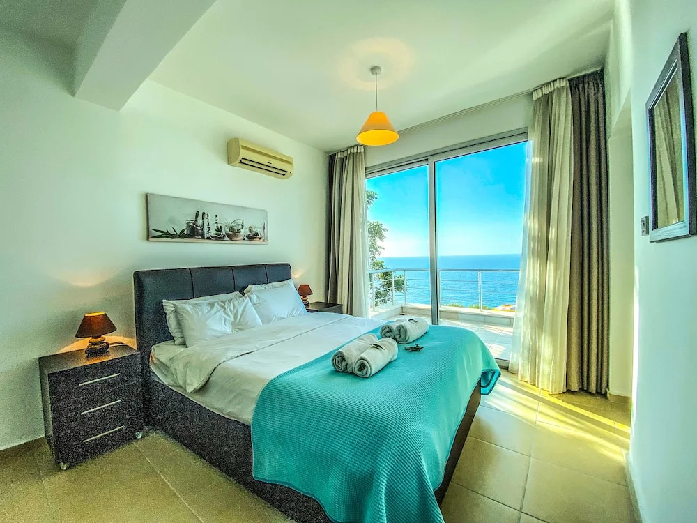 Detached Villa, Private Heated Pool, Outstanding Sea Views, Sleeps 6, Free Wifi