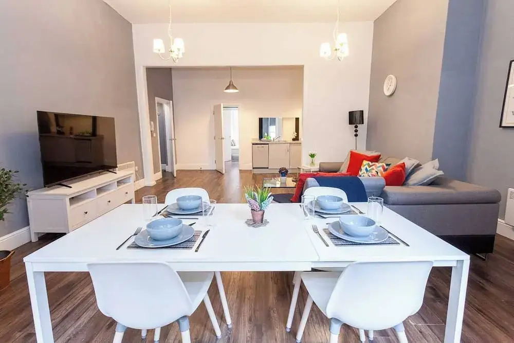 Spacious 2BR -liverpool Central - Walk to Royal Dock, Nightlife & Train Station