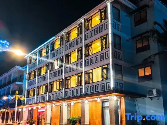 Mengla Liangqi Yunshe Business Hotel