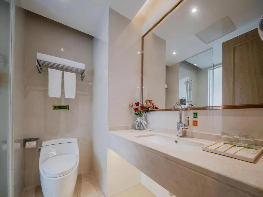 Vienna Hotel (Shenzhen Pingshan High-Speed Railway Station Pingshan Bonded Zone North Gate)