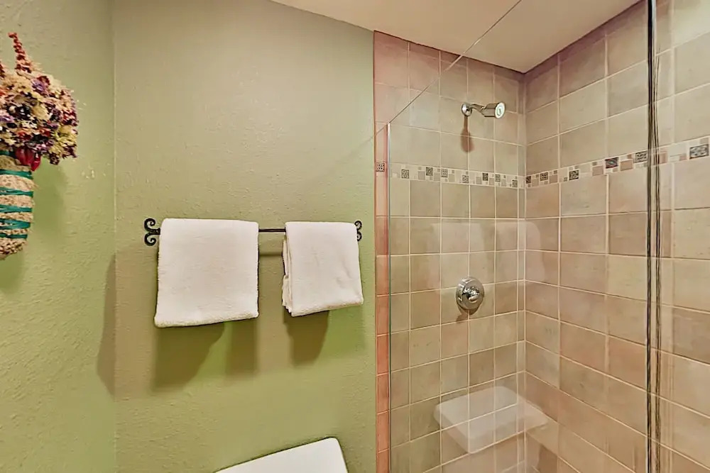 Updated Mountainside With Hot Tub 2 Bedroom Condo