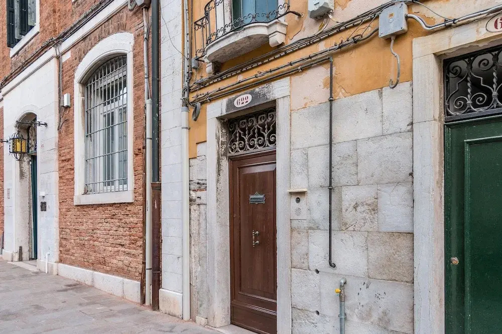 Red House close to @Accademia Bridge