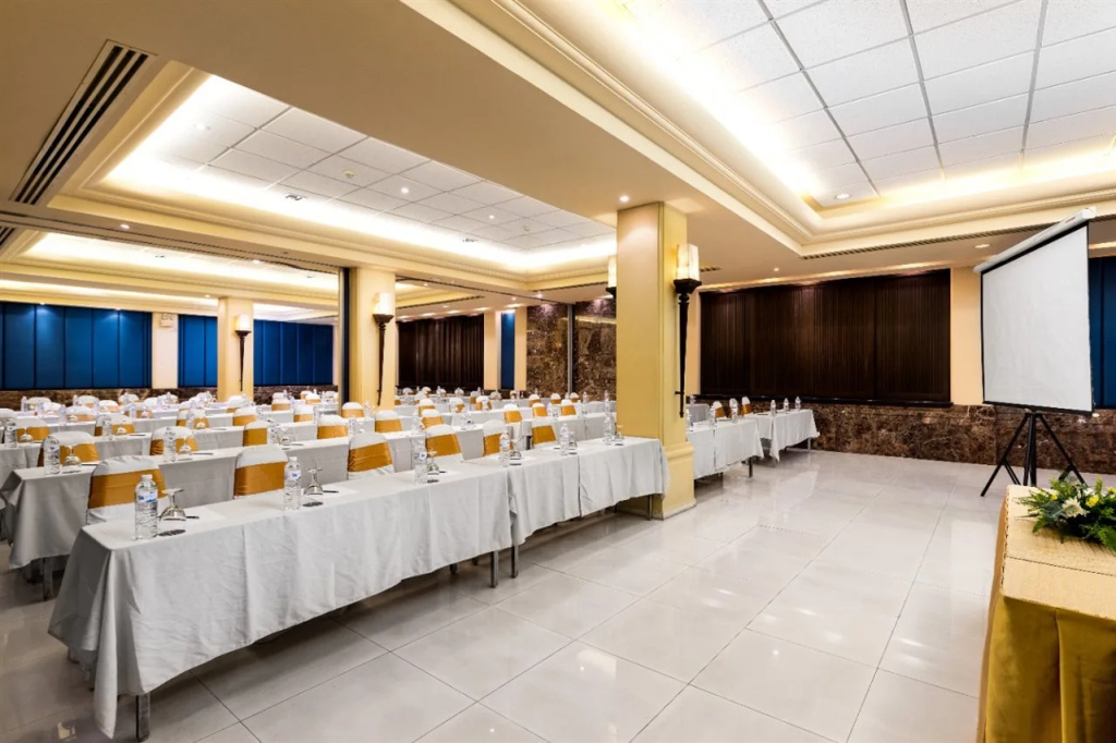 Patong Paragon Resort & Spa SHA Extra Plus