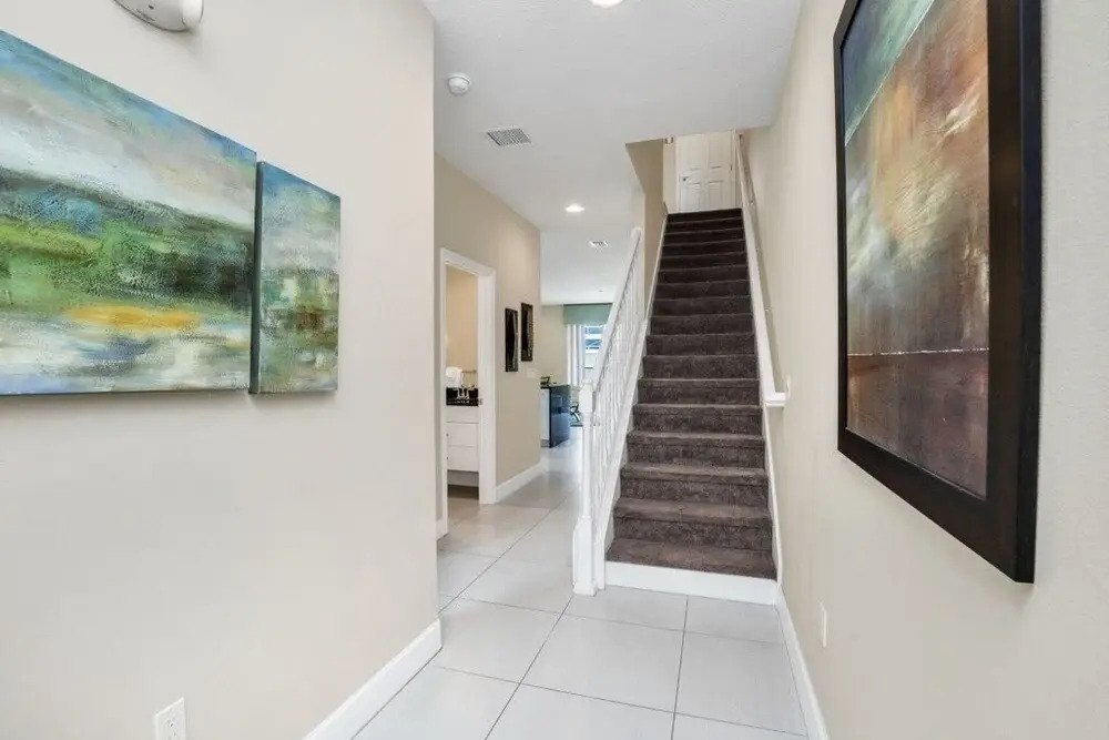 3 Bed Town Home With Splash Pool! 3 Bedroom Townhouse by RedAwning