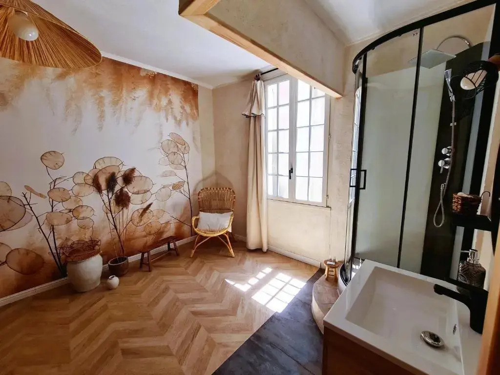 Lunaria Annua Centre-Historique Avignon, à deux pas du Palais, 4-5 personnes Wifi