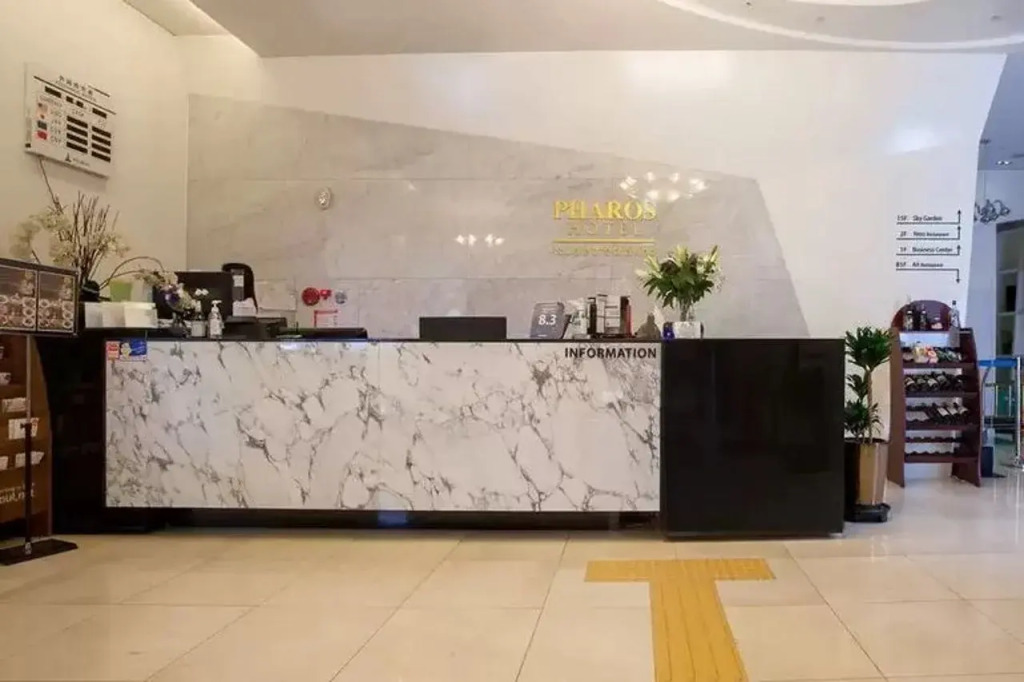 Hotel Pharos