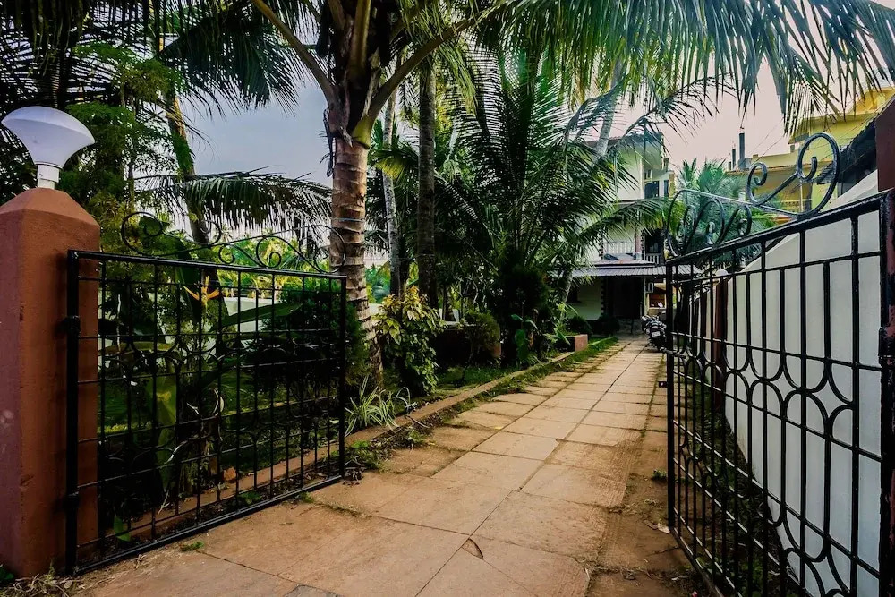 OYO 24035 Home La Indiana Morjim
