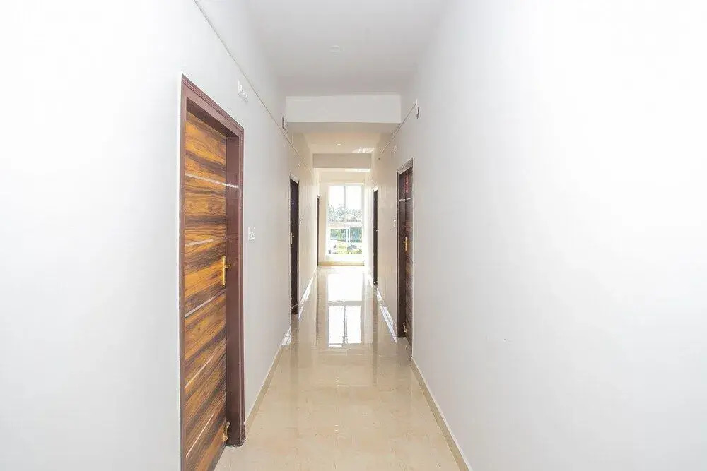OYO Flagship 16626 Rajkamal Stay Inn Airport Road