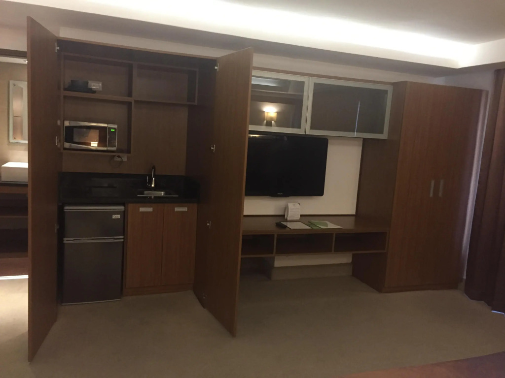 Weston Suites Hotel