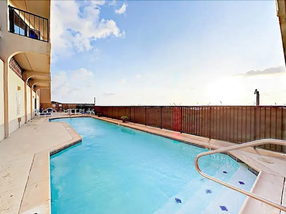 5570 Gulf Blvd Condo Unit 201 - 2 Br condo by RedAwning