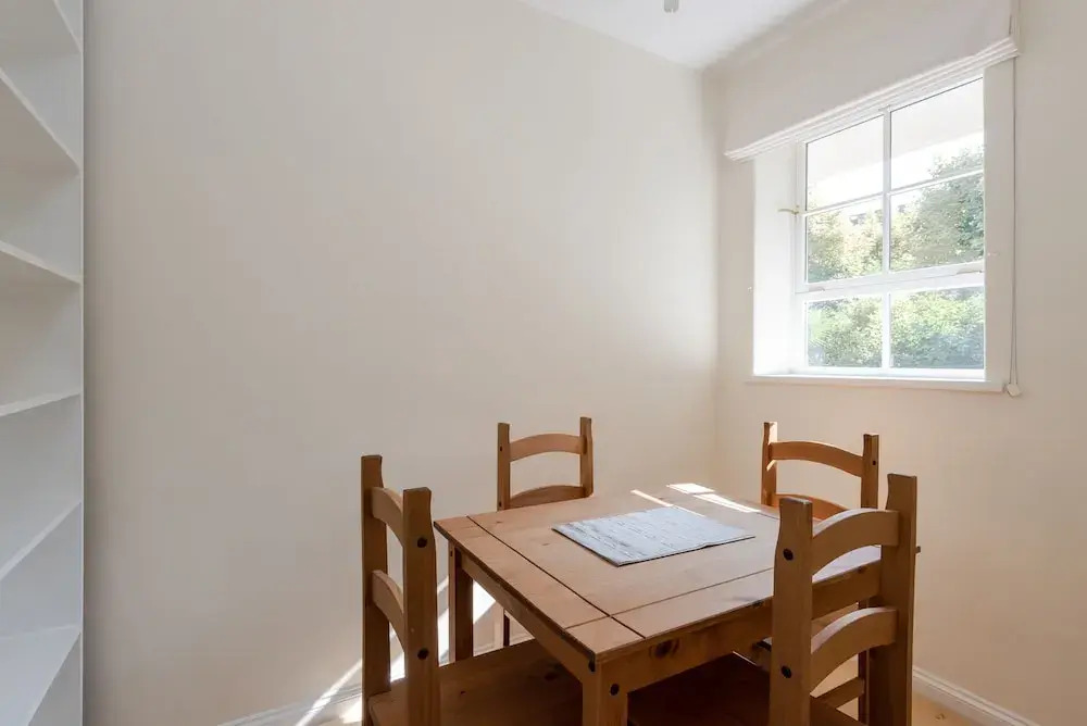 Charming 1Br Home By River Thames Fits 3