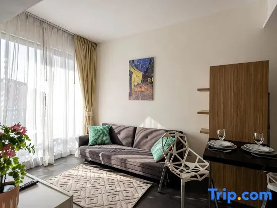 Unixx Phratumnak Elegant 1-BR Free Electricity