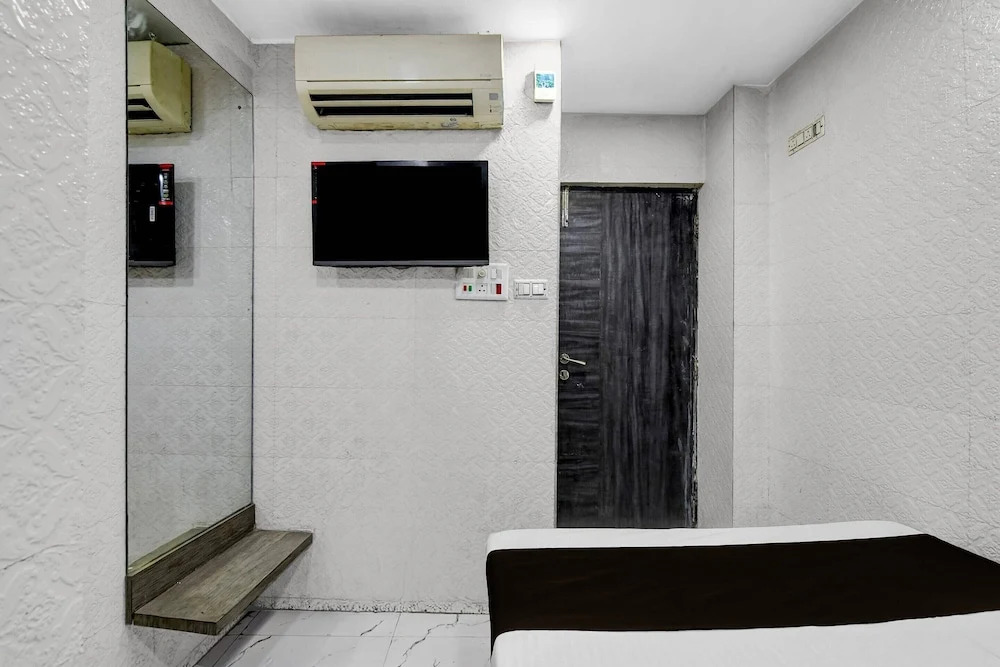 Premium Girish Park Metro Station Kolkata
