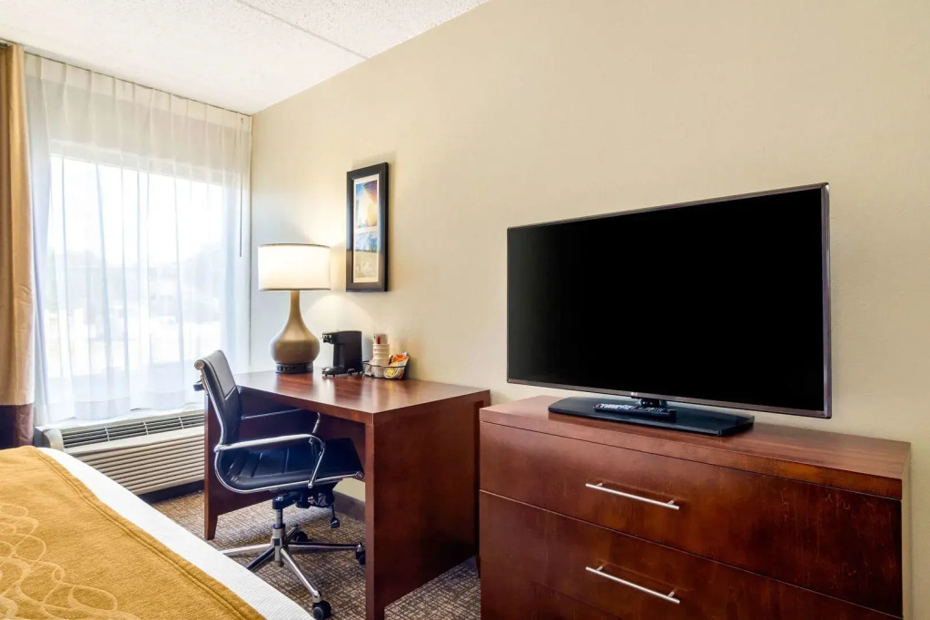 Spark by Hilton Atlanta Airport South College Park