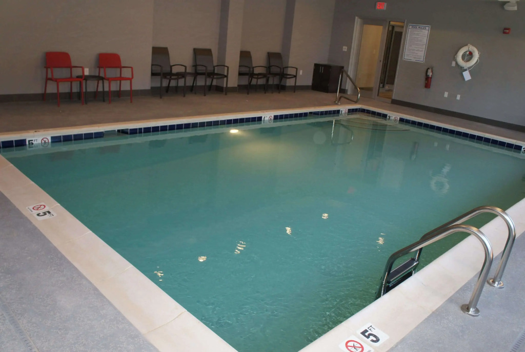 La Quinta Inn and Suites by Wyndham Bloomington