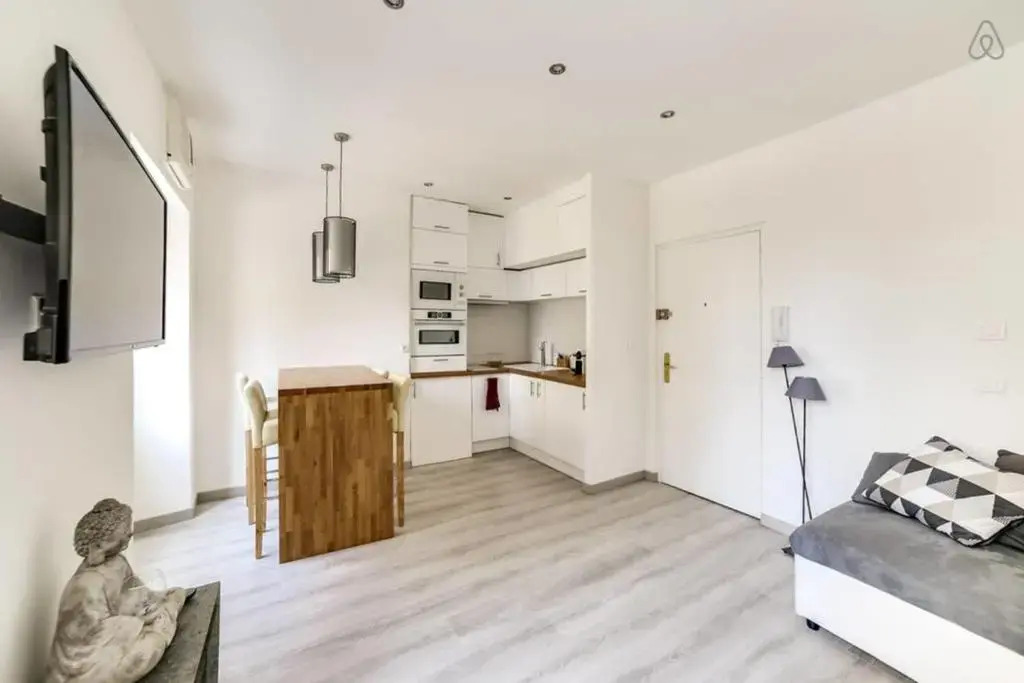Very nice 1br ideally located close to Place Masséna in Nice Welkeys
