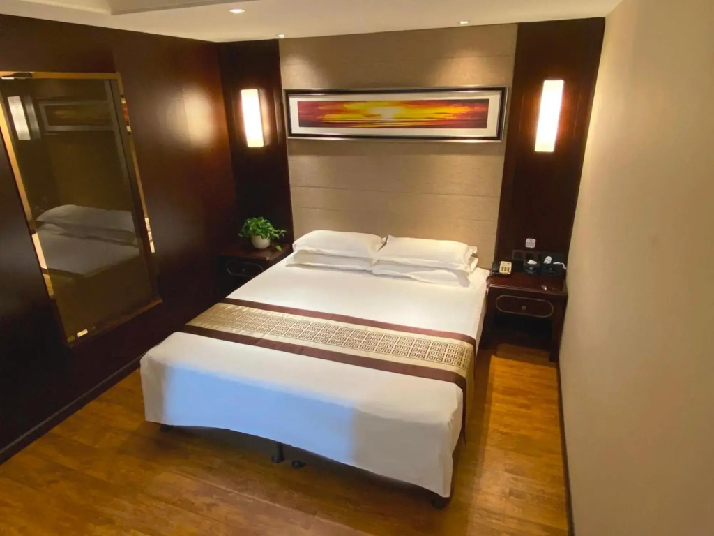 Syracuse Capsule Youth Hostel (Mudanjiang Railway Station)