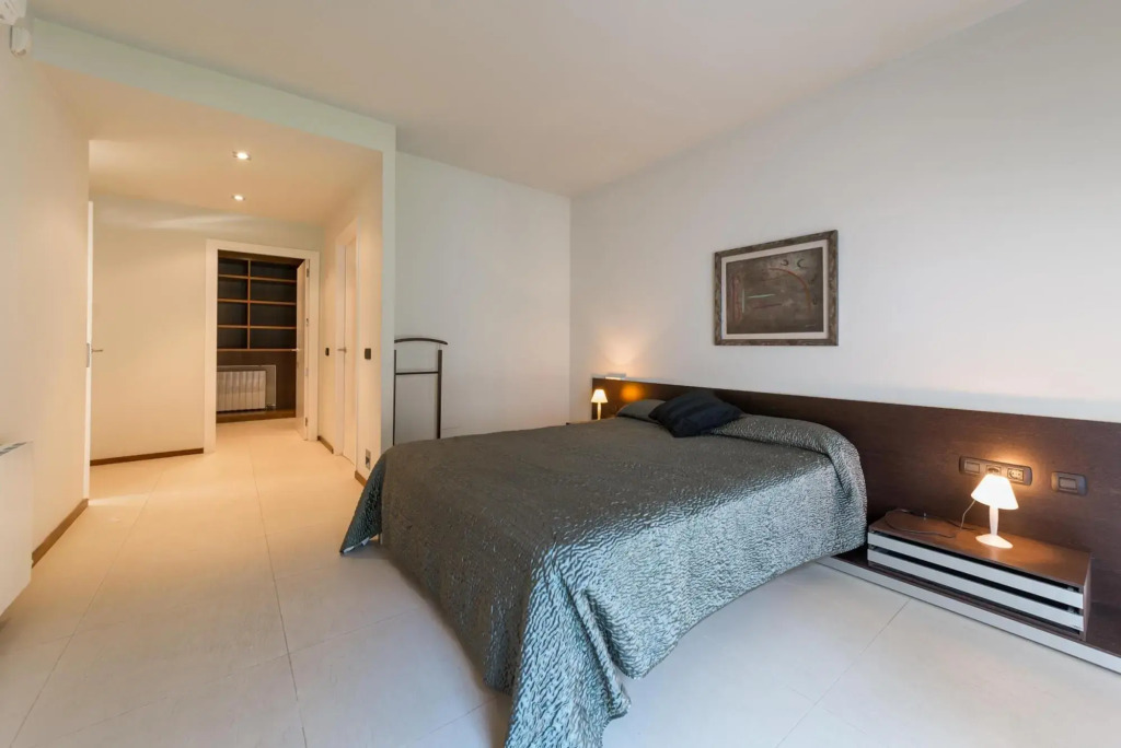 Claudia in L'Escala with 5 bedrooms and 4 bathrooms