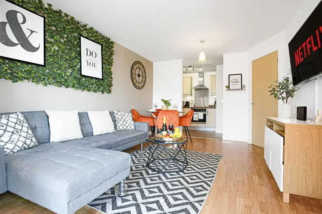 Luxury 1 Bedroom Hub Apartment - Central MK - Free Parking & Smart TV by Yoko Property