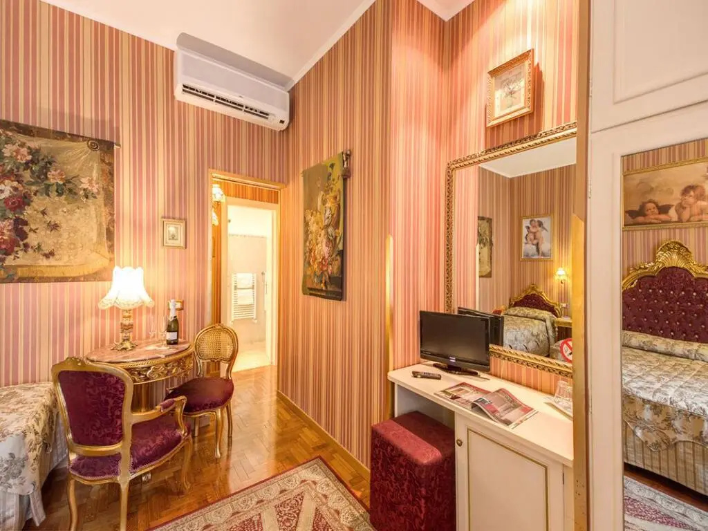 Domus Colosseo Hotel