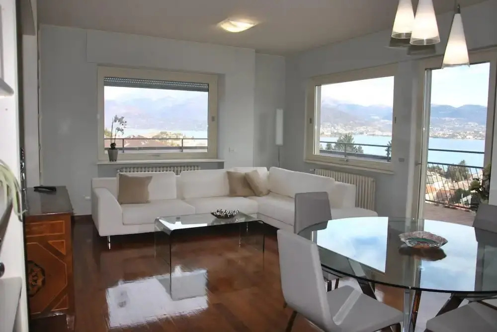 Terrace Lake View apt in Stresa With Lake View