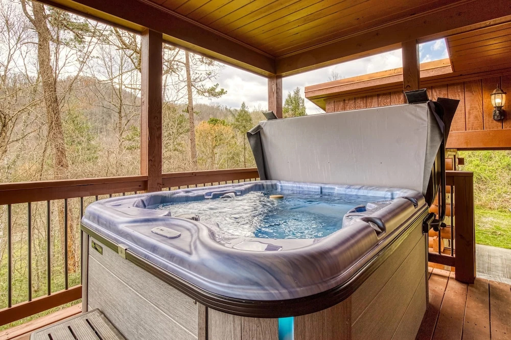 Greenbrier Woods 2 Bedroom Cabin
