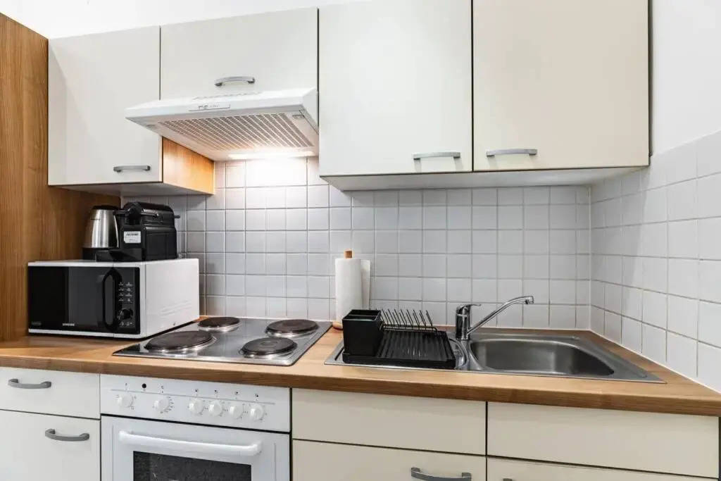 Spacious 3-Room Apt. 15 Min To the City Center