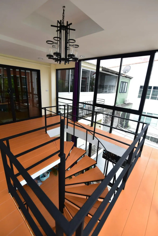 Thonglor Suites